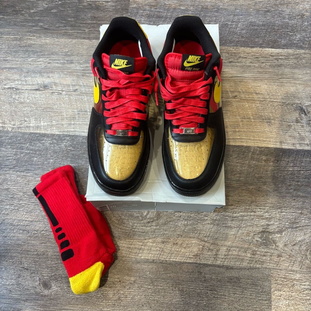 Nike Air Force 1 Low
Kyrie Irving Black Red Sz 10